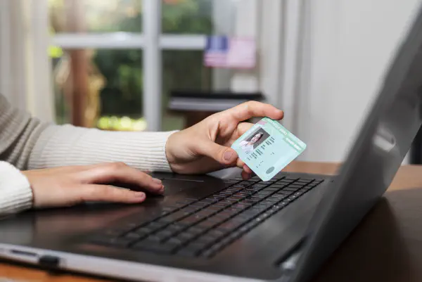 fausse carte d'identité