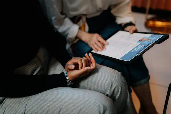 Renforcer la confiance dans le secteur de l'Assurance grâce à une vérification précise des diplômes et expériences