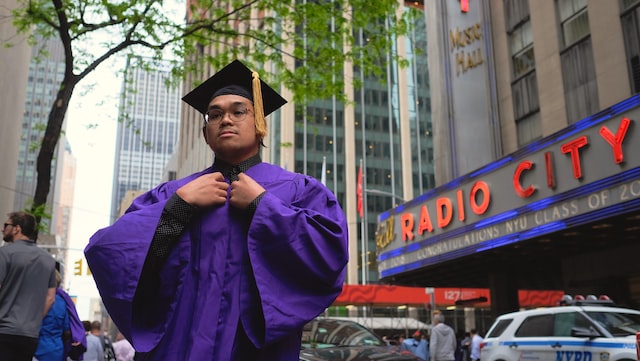 Santos n’est visiblement pas diplômé de la New York University